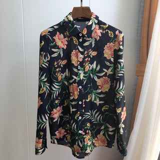 Camisa manga longa com estampa de flores e folhas