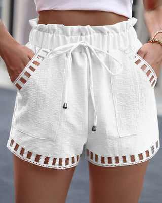 Shorts com cintura elástica com detalhes