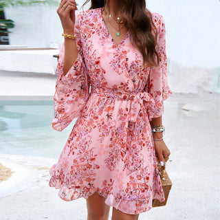 Vestido floral com transperência e babados, com decote V 