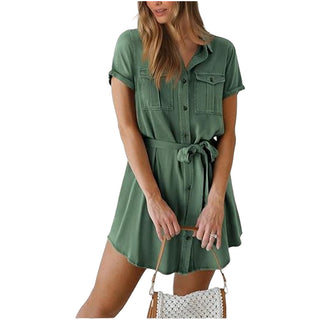 Vestido curto com bolsos e botões 