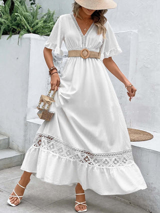 Vestido com costura europeia com decote em V e renda