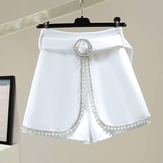 Shorts casual chic branco cintura alta com strass